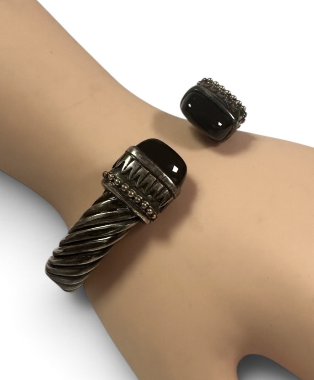 1970s Sterling Silver 18k Cuff Bracelet Onyx Terminals Hinged Nice Detail